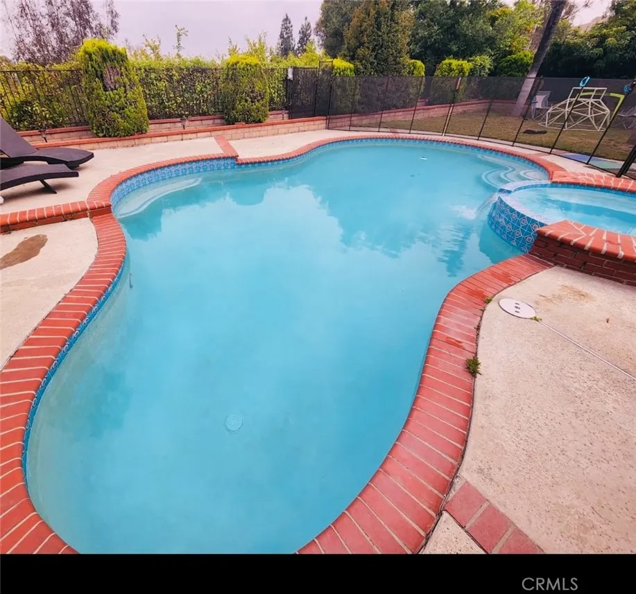 24353 Vista Buena