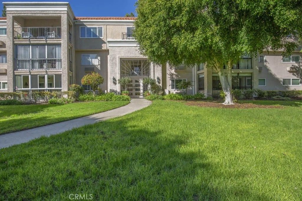 Photo of 5499 Paseo Del Lago #2D, Laguna Woods, CA 92637 (MLS # OC26006179)