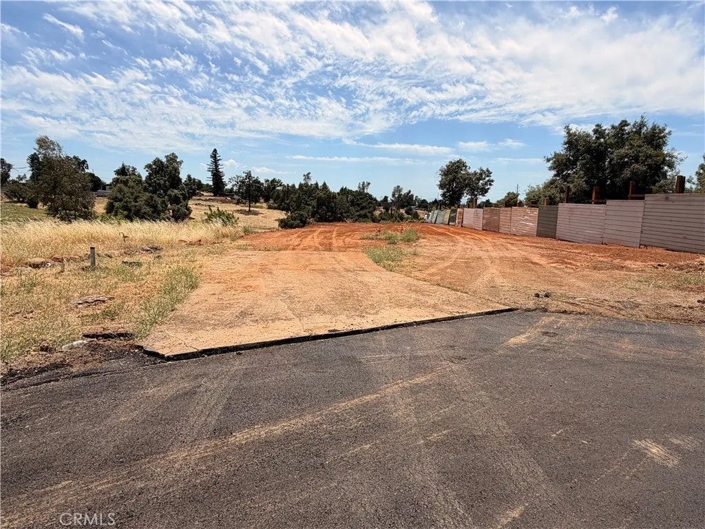 Photo of 76 Grinding Rock Rd, Paradise, CA 95969 (MLS # SN26150836)