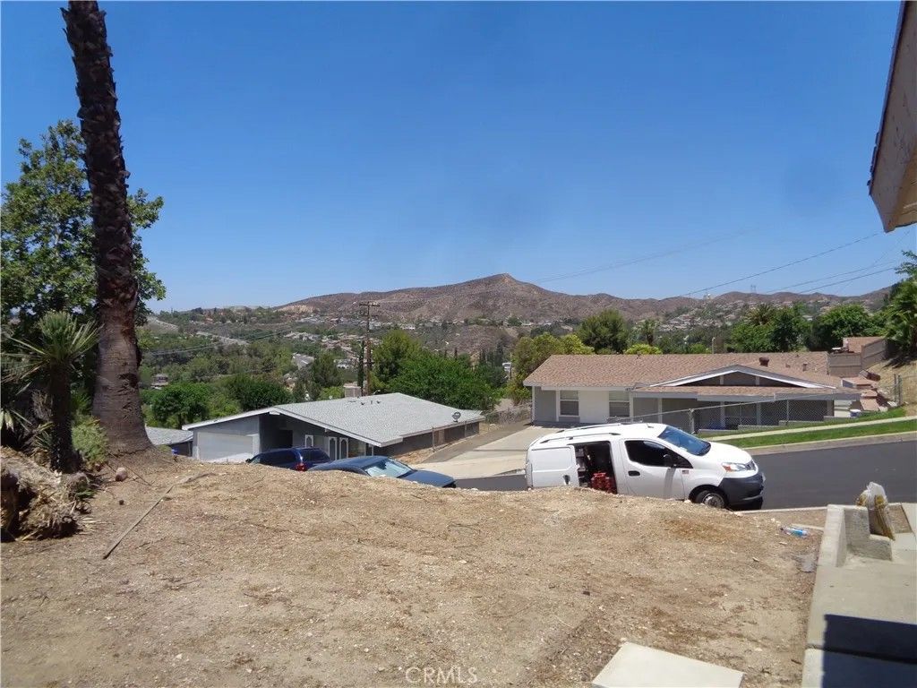 Photo of 18716 Oakmoor ST, Canyon Country, CA 91351 (MLS # SR26102012)