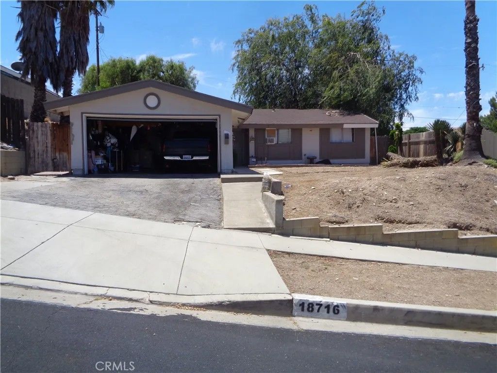 Photo of 18716 Oakmoor ST, Canyon Country, CA 91351 (MLS # SR26102012)