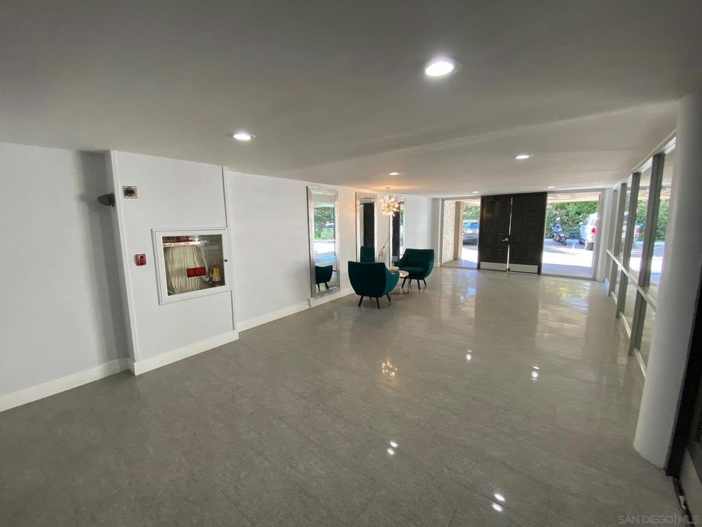Photo of 2510 Torrey Pines Rd #211, La Jolla, CA 92037 (MLS # 260022128)