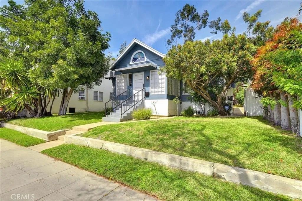 Photo of 757 N Loma Vista, Long Beach, CA 90813 (MLS # PW26042428)