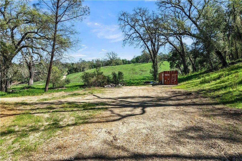 Photo of 0 Tres Vista, Paso Robles, CA 93446 (MLS # NS26058065)