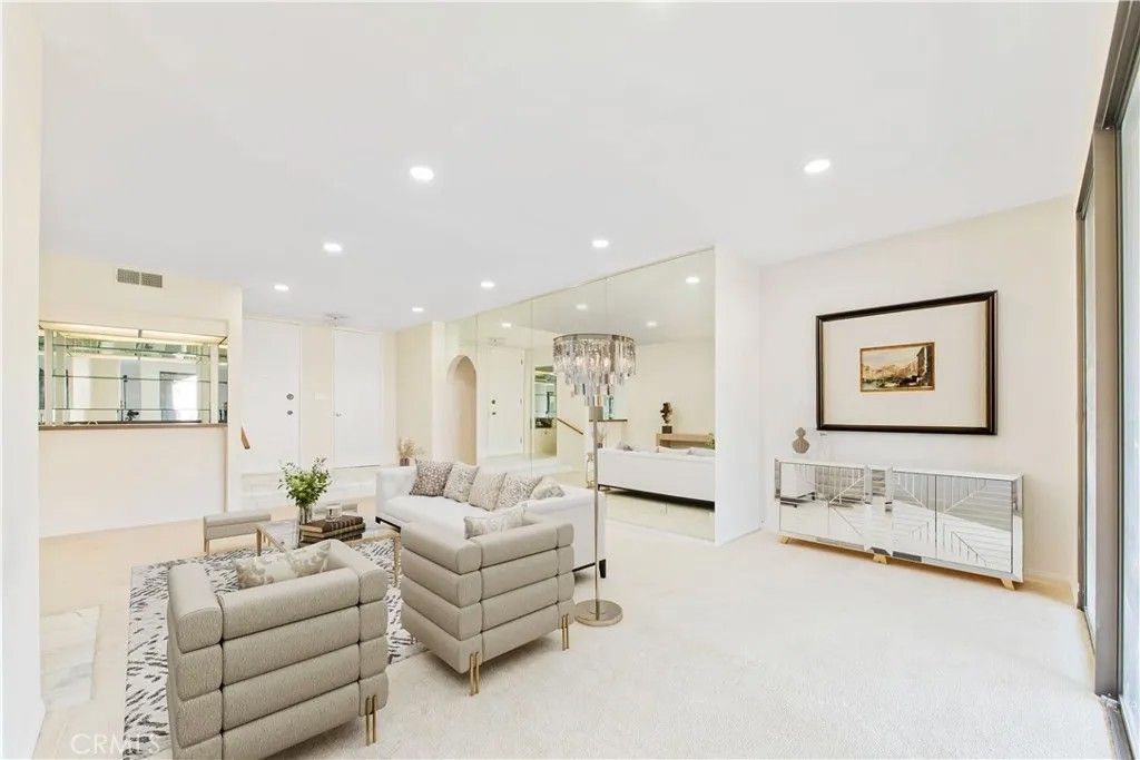 Photo of 5340 Yarmouth #205, Encino, CA 91316 (MLS # SR26066965)