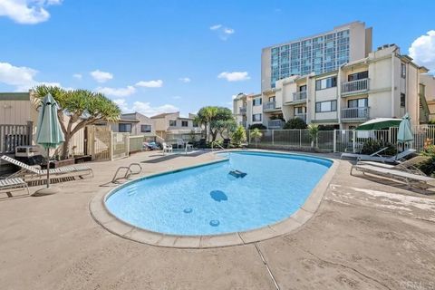 Tiny photo for 2925 Cowley Way #B, Clairemont, CA 92117 (MLS # NDP2510223)