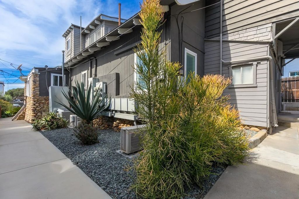 Photo of 2141 Front Street, San Diego, CA 92101 (MLS # 260005034)