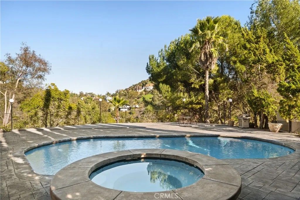 Photo of 8152 Tianna Road, Los Angeles, CA 90046 (MLS # SR25276277)