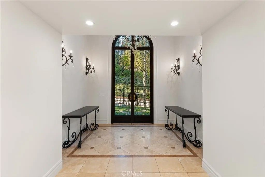 Photo of 8152 Tianna Road, Los Angeles, CA 90046 (MLS # SR25276277)