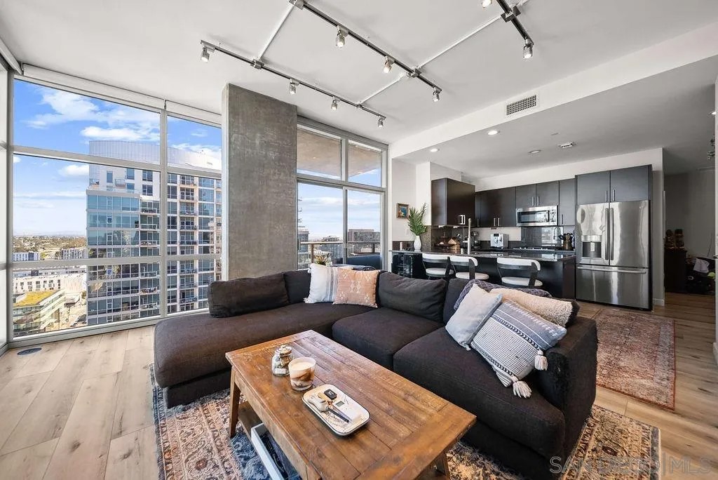 800 The Mark Lane 2104