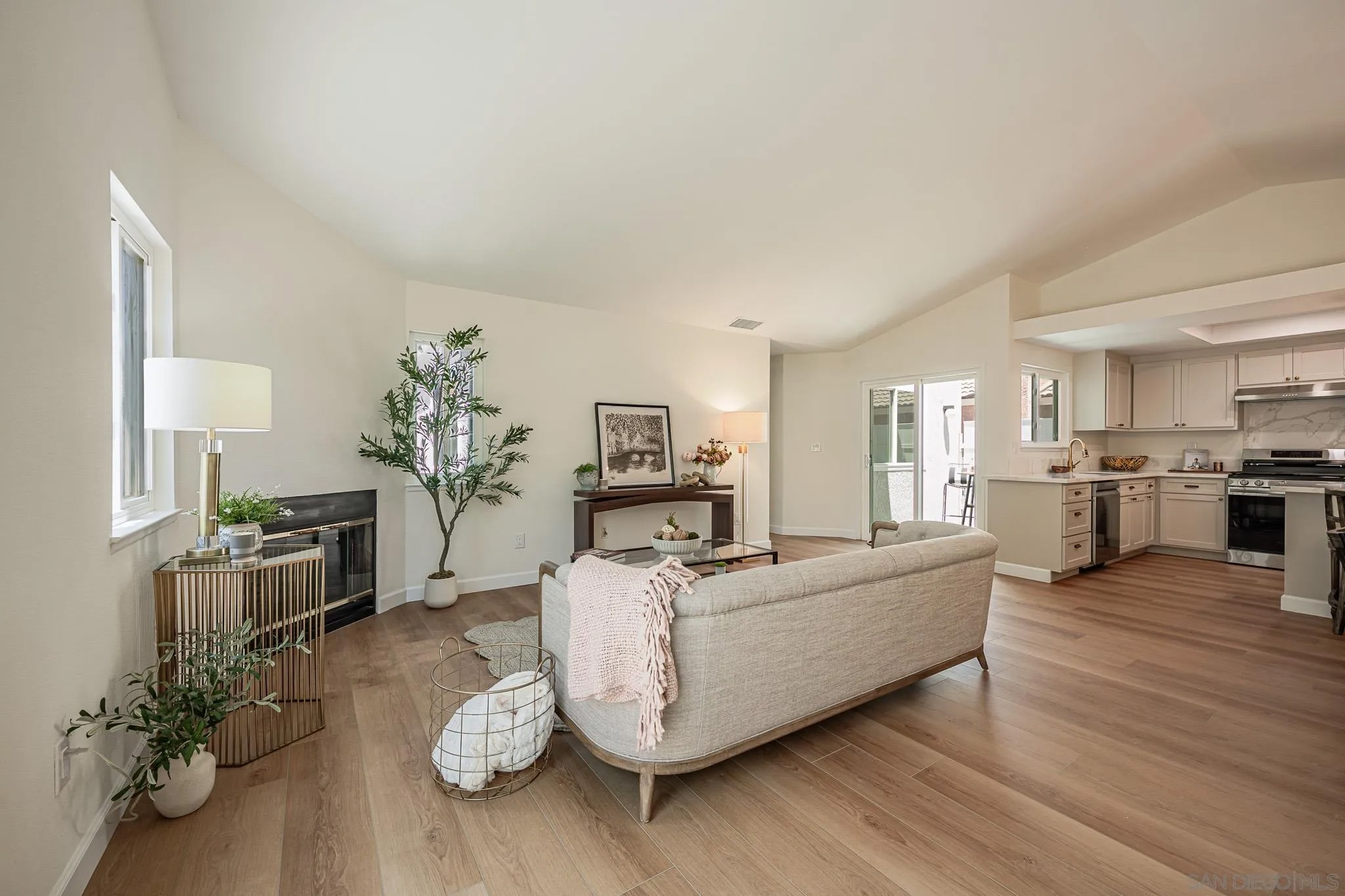 27969 Hillpointe