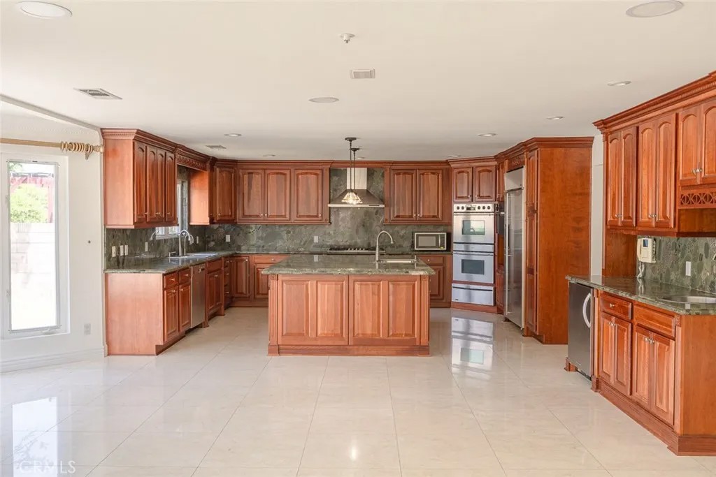 49 W La Sierra Drive