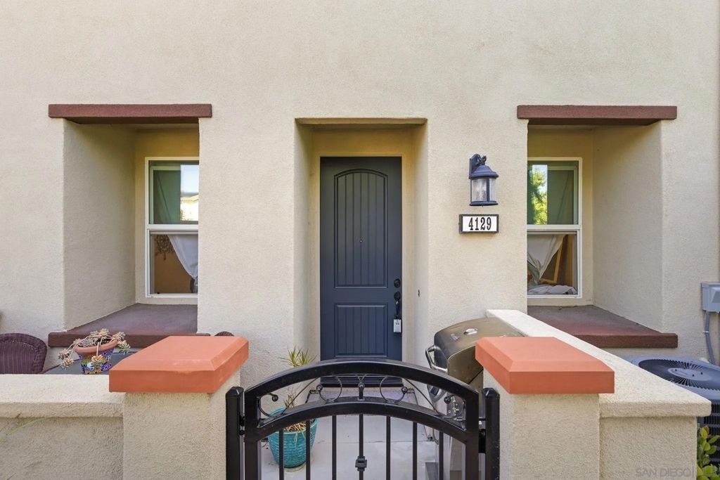 Photo of 4129 Sitio Flor, Oceanside, CA 92057 (MLS # 260010308)