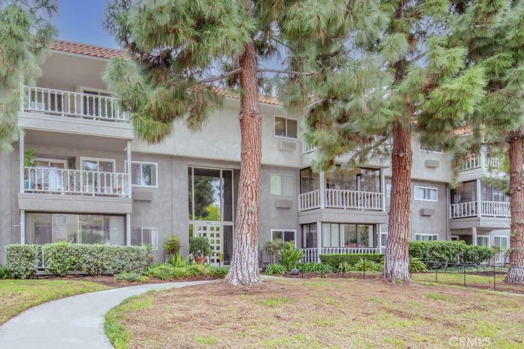 Photo of 2402 Via Mariposa W unit 1C, Laguna Woods, CA 92637 (MLS # OC26006689)