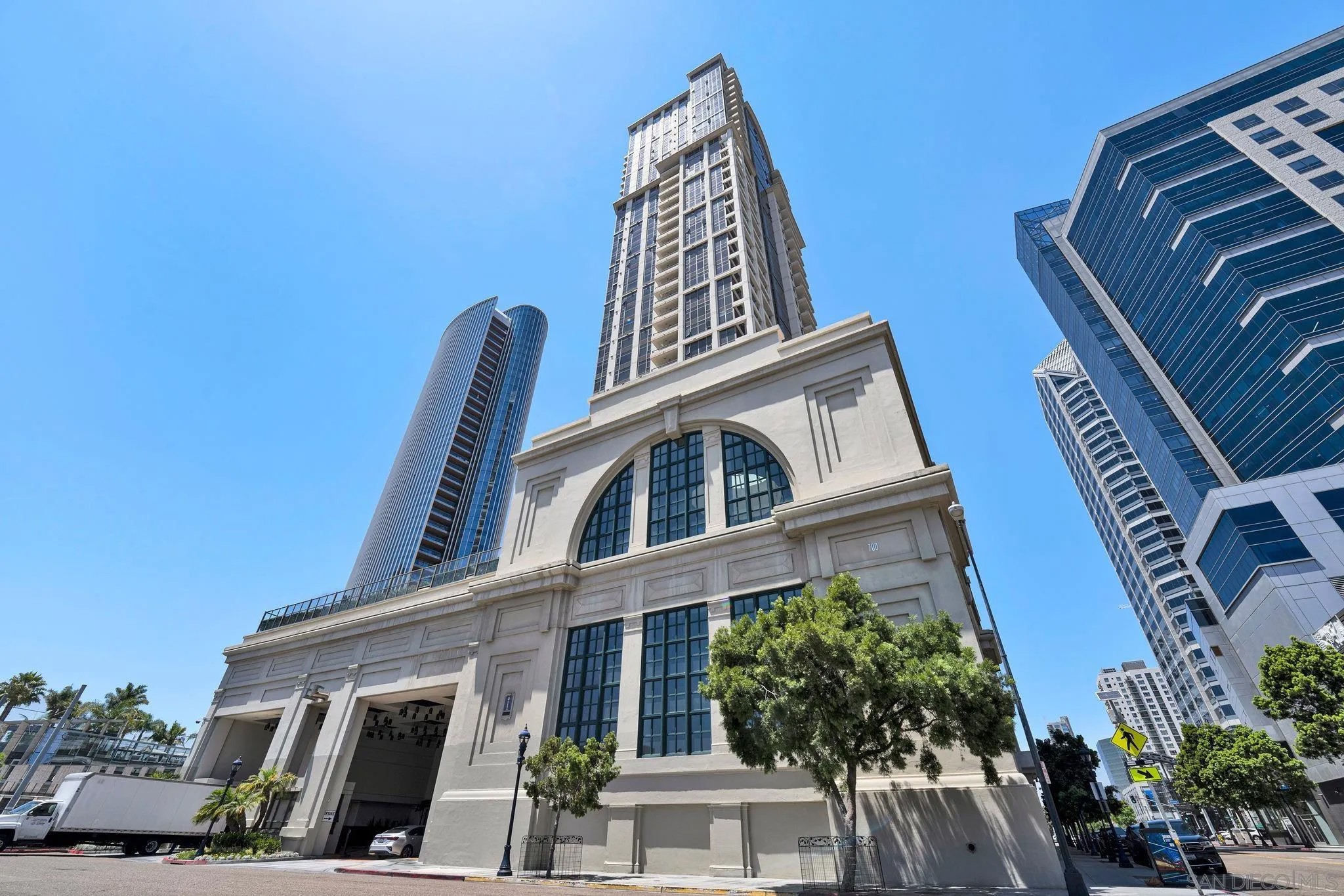 700 W E St 518