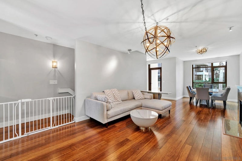 700 W E St 518