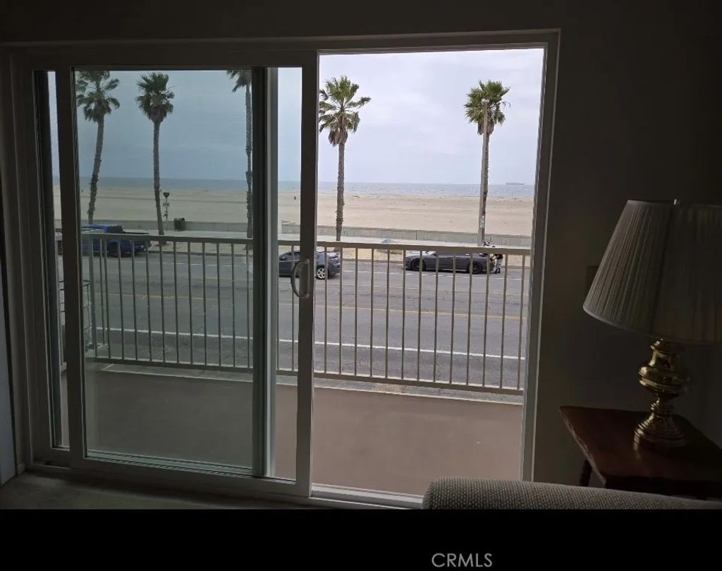 Photo of 217 E Surfside Dr, Port Hueneme, CA 93041 (MLS # SR26075437)