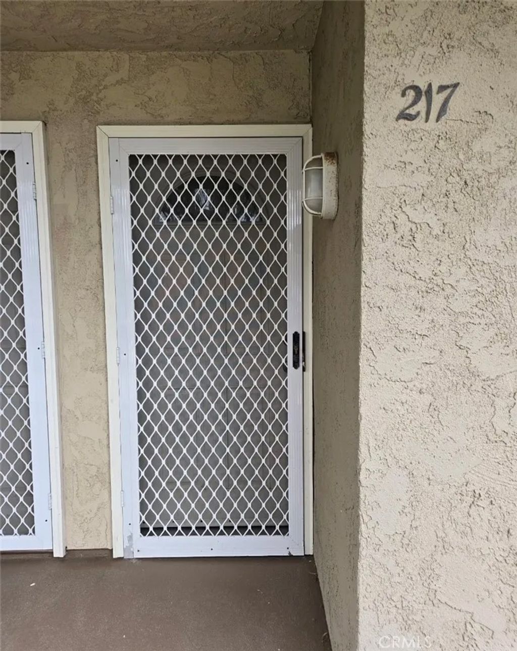 Photo of 217 E Surfside Dr, Port Hueneme, CA 93041 (MLS # SR26075437)