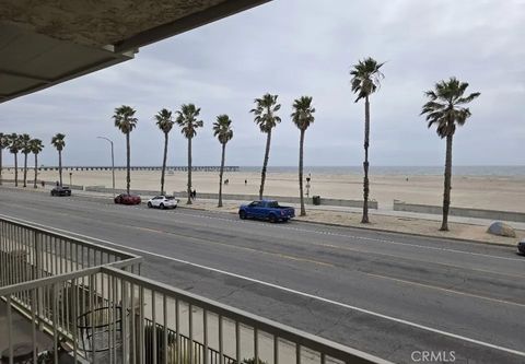 Photo of 217 E Surfside Dr, Port Hueneme, CA 93041 (MLS # SR26075437)