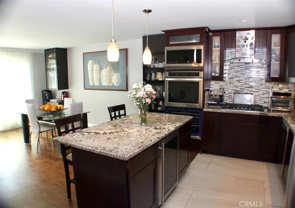 15656 Viewridge