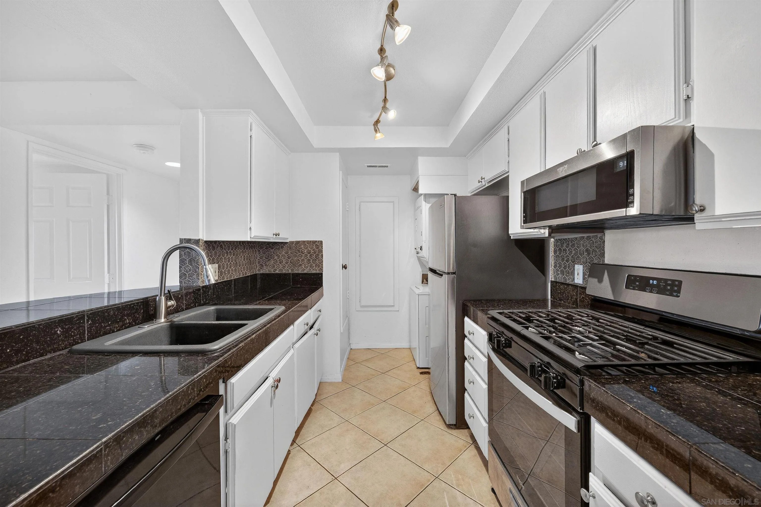 2063 Lakeridge Circle 101