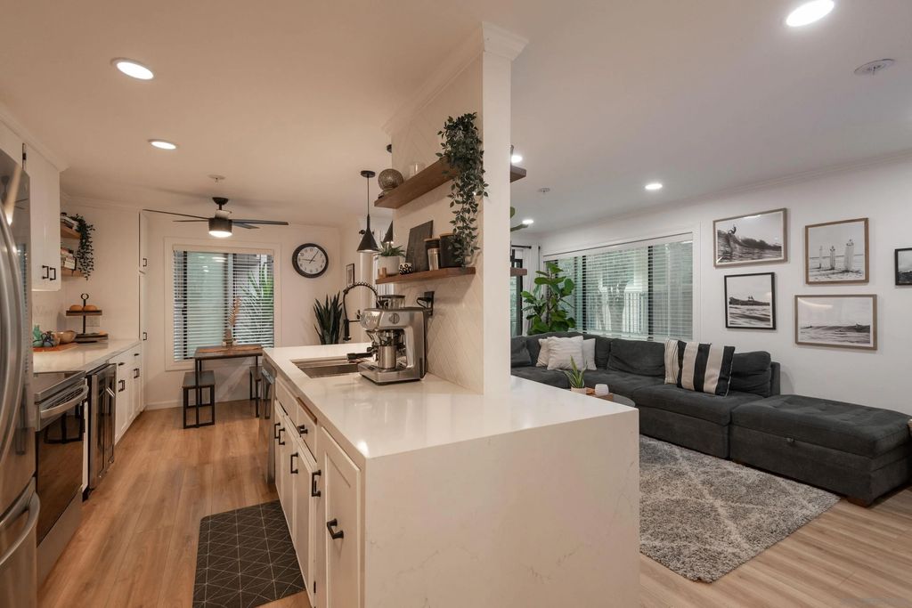 Photo of 1235 Parker Pl #2B, San Diego, CA 92109 (MLS # 260001945)