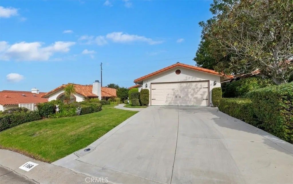 Photo of 1168 N Crescent Ridge, Fallbrook, CA 92028 (MLS # IG26017715)