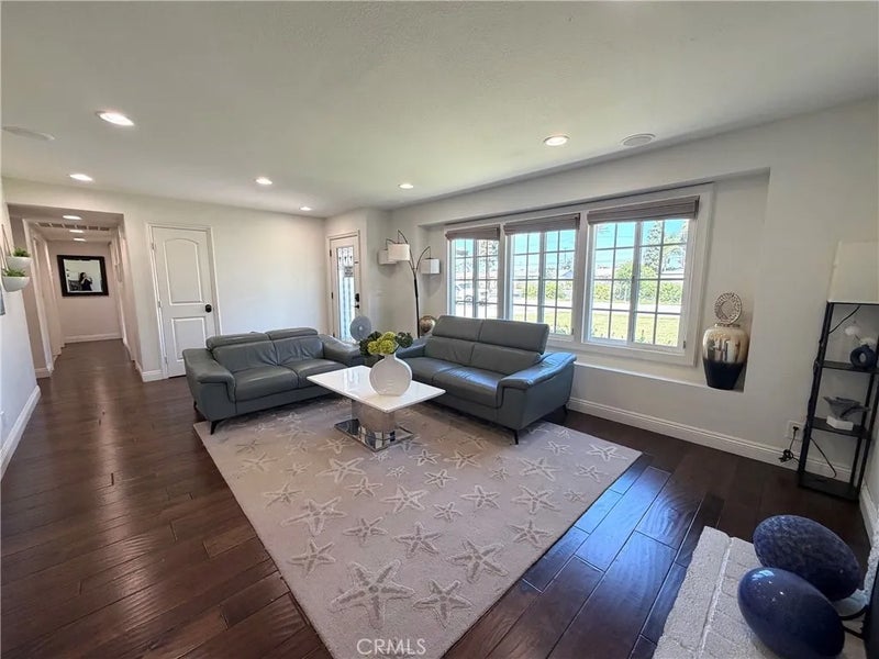 6812 Chapman