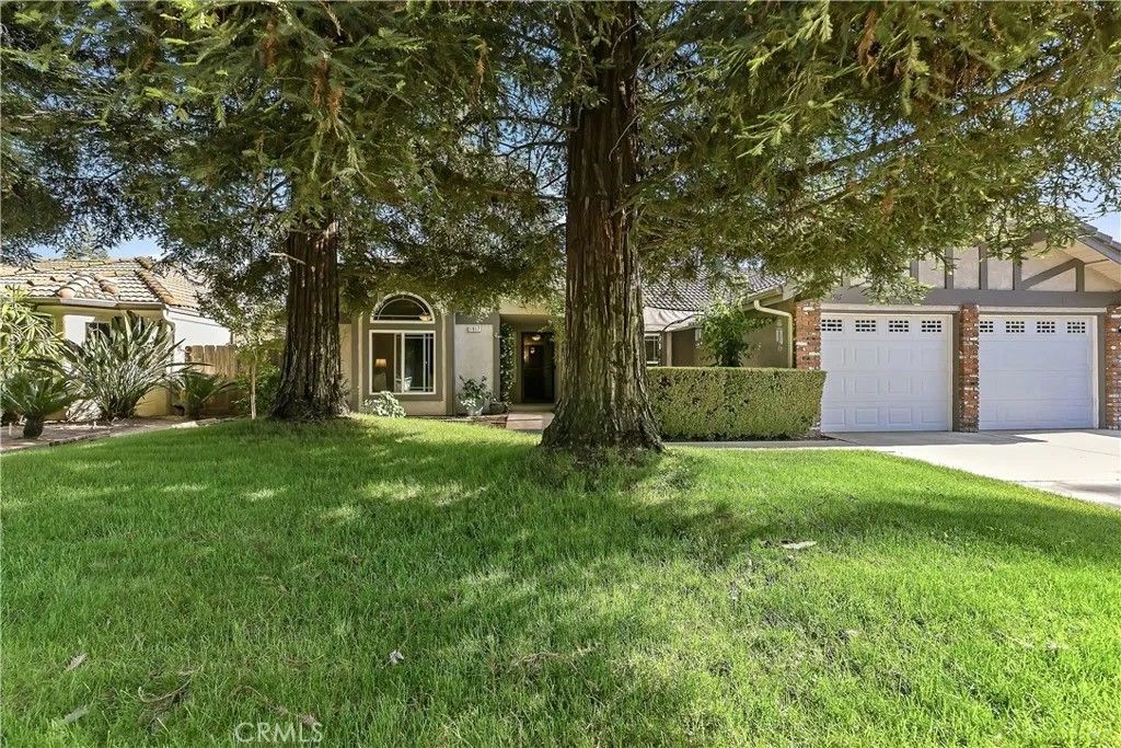 Photo of 1917 E Quincy Ave, Fresno, CA 93720 (MLS # FR26093267)