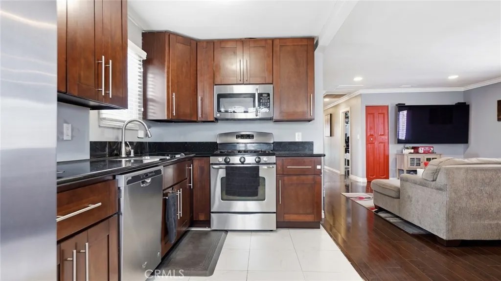 4550 W 153rd