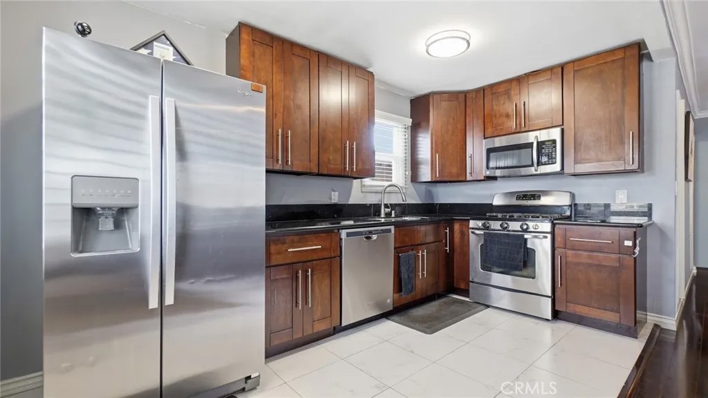 4550 W 153rd
