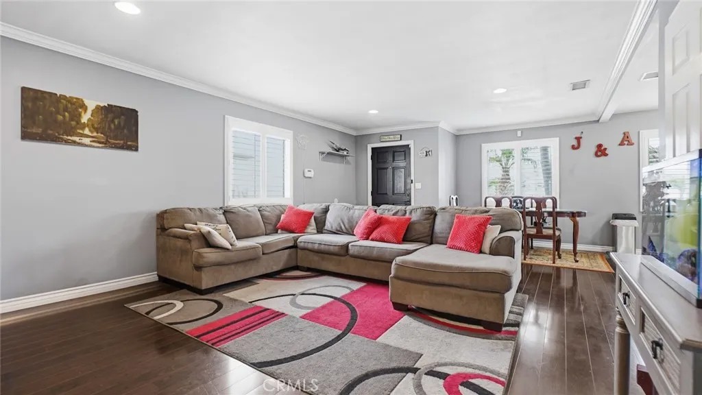 4550 W 153rd