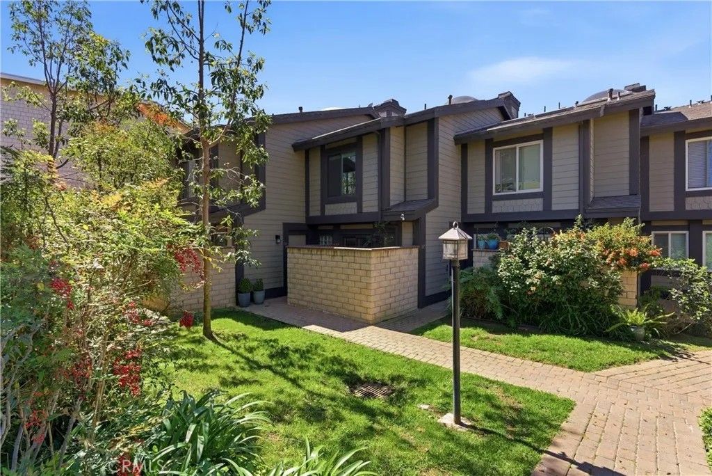 Photo of 1095 Mesa Bluff, Costa Mesa, CA 92627 (MLS # OC26062869)