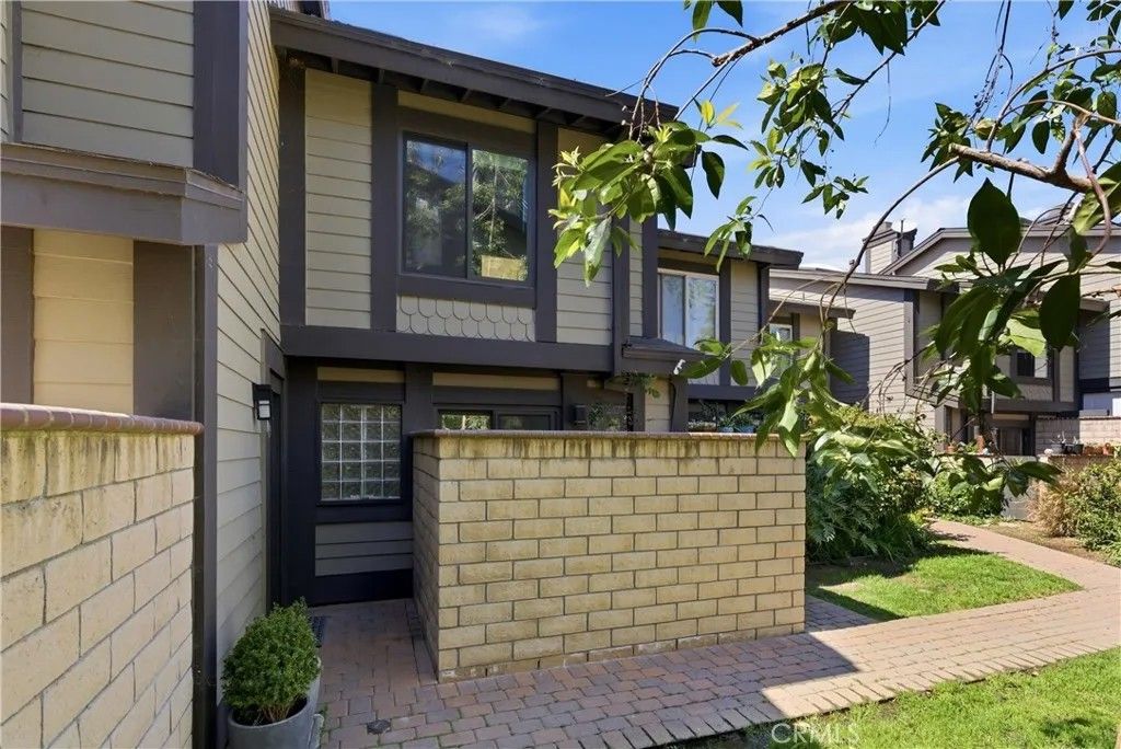 Photo of 1095 Mesa Bluff, Costa Mesa, CA 92627 (MLS # OC26062869)