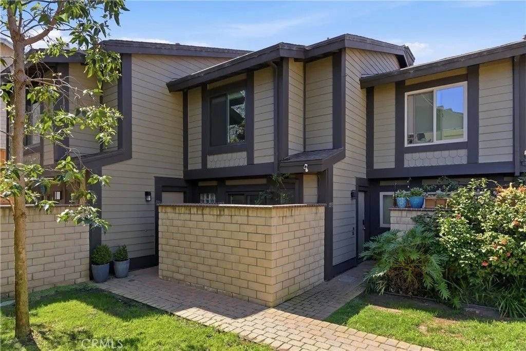 Photo of 1095 Mesa Bluff, Costa Mesa, CA 92627 (MLS # OC26062869)