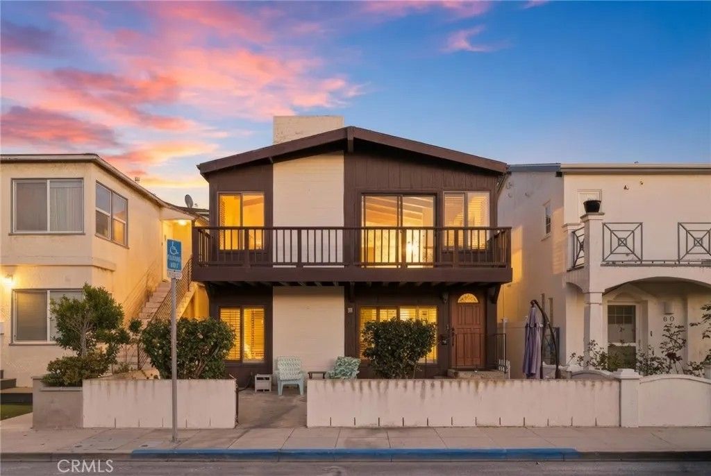 Photo of 66 Pomona Ave, Long Beach, CA 90803 (MLS # PW26013010)