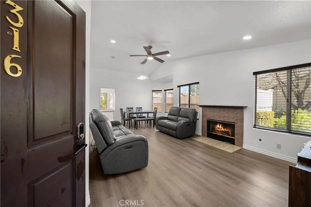 Photo of 22942 Banyan Pl, Saugus, CA 91390 (MLS # SR26062637)