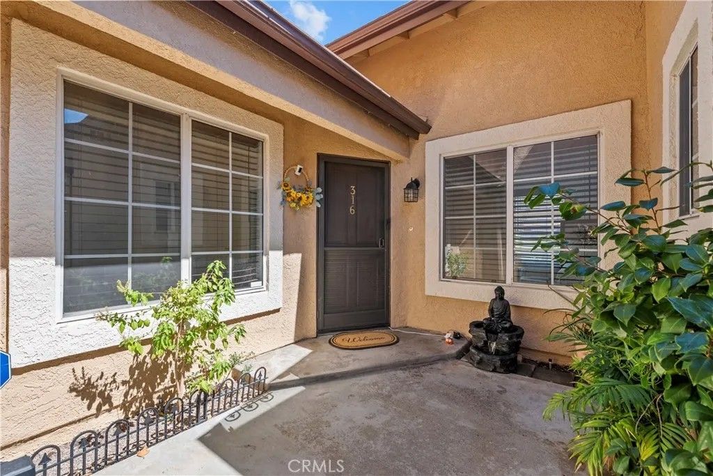 Photo of 22942 Banyan Pl, Saugus, CA 91390 (MLS # SR26062637)