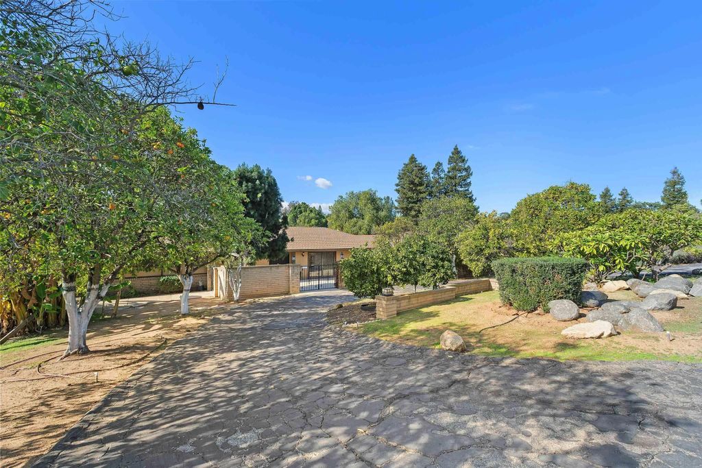 Photo of 363 Tumble Creek, Fallbrook, CA 92028 (MLS # 260009848)