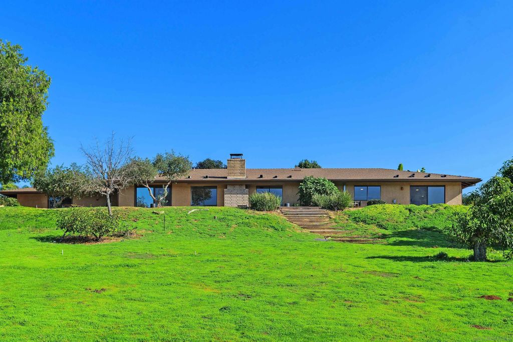 Photo of 363 Tumble Creek, Fallbrook, CA 92028 (MLS # 260009848)