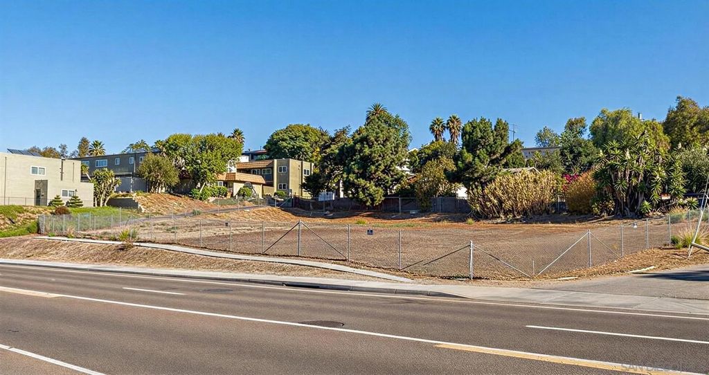 Photo of 1555 Sunbury Ct, Vista, CA 92084 (MLS # 250045133)