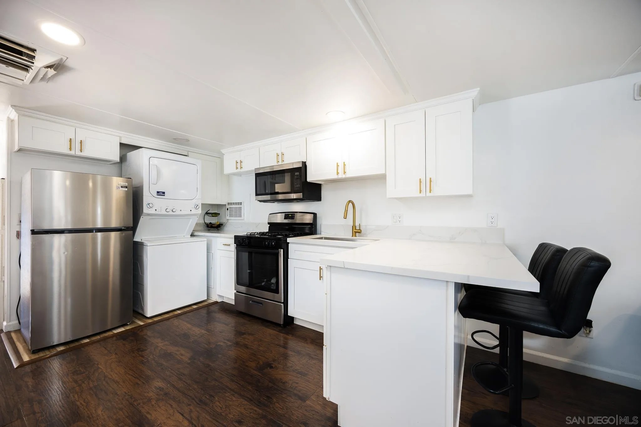351 E Bradley Ave SPC 33