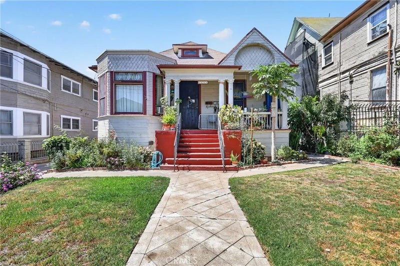 1664 W 12th