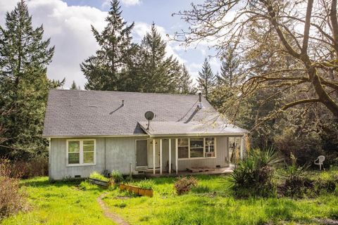 9897 Dyerville Loop Rd Myers Flat CA 95554