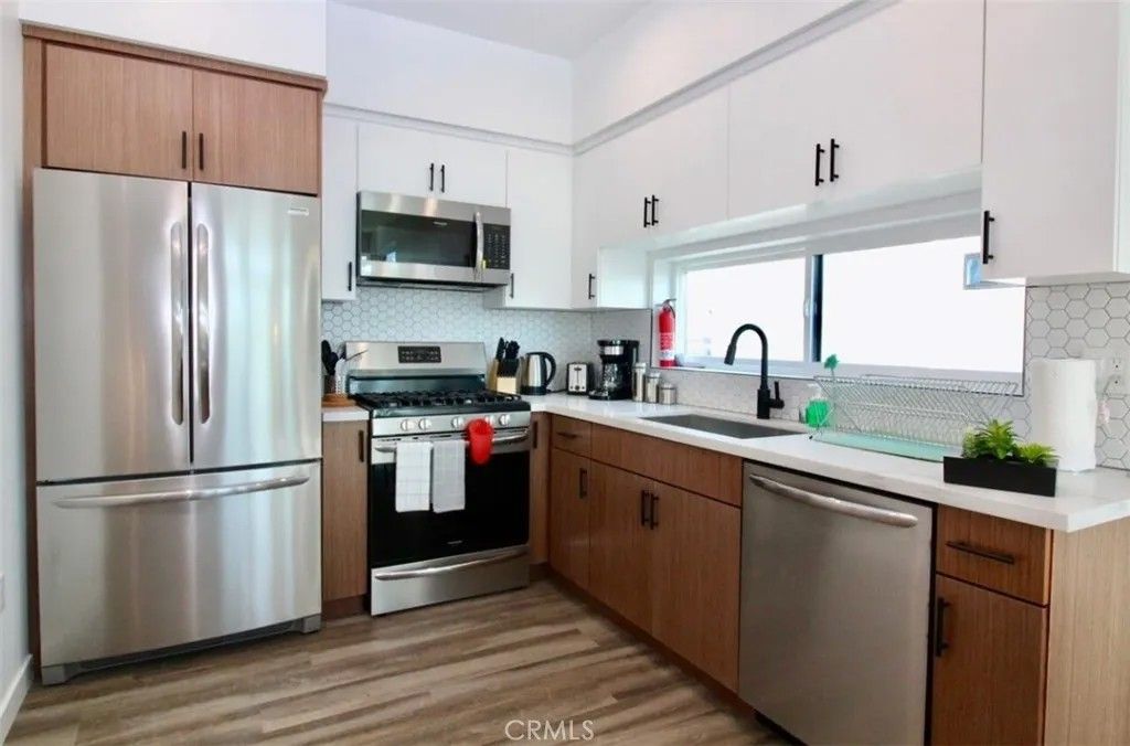 Photo of 1416 S Cloverdale Ave, Los Angeles, CA 90019 (MLS # PW25280004)