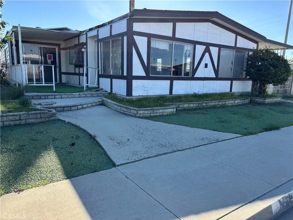 Photo of 1199 San Marcos Dr, Hemet, CA 92543 (MLS # SW26022583)