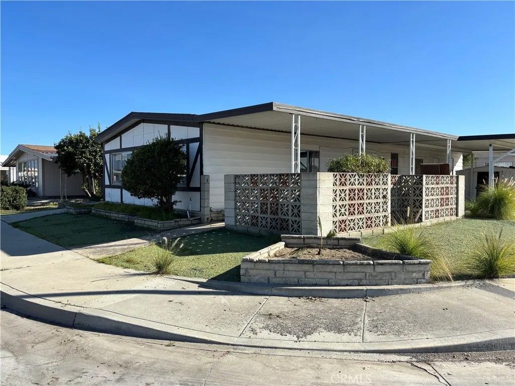 Photo of 1199 San Marcos Dr, Hemet, CA 92543 (MLS # SW26022583)