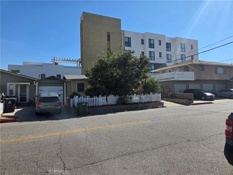 210 E Woodward
