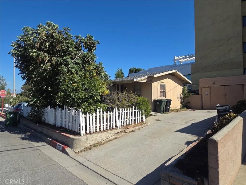 210 E Woodward