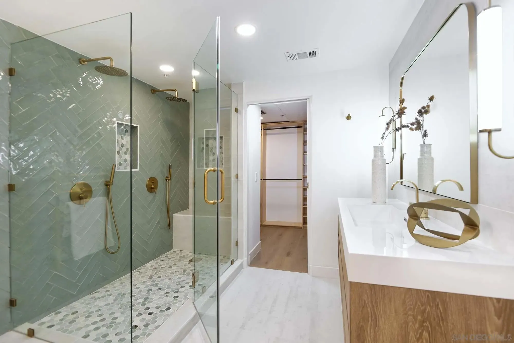 La Jolla, California 92037, United States, 3 Bedrooms Bedrooms, ,3 BathroomsBathrooms,Residential,Active,228064